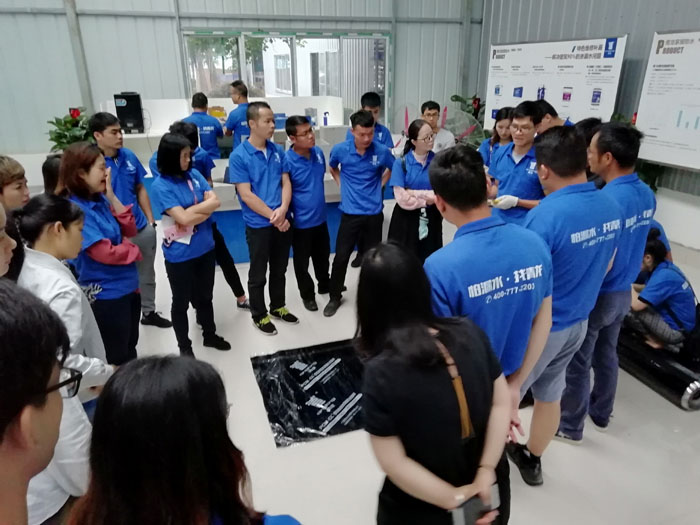 "Waterproof Skills Training" To Make Yourself Better!(图9) (Students visit the waterproof membrane construction method)