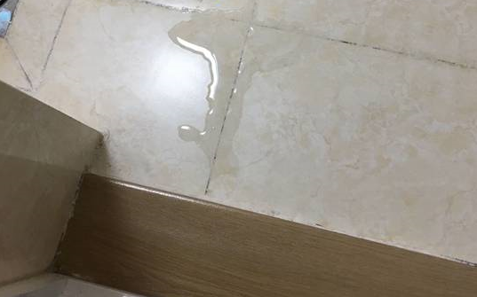 Stagnant water near a wall